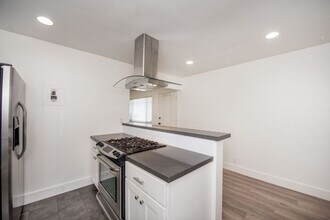 180 Rochester St in Costa Mesa, CA - Building Photo - Building Photo