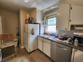 8 Brighton St, Unit 1 in Rochester, NY - Foto de edificio - Building Photo