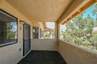 1205 N Buffalo Dr in Las Vegas, NV - Building Photo - Building Photo