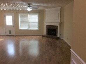 Room in House on Evanston Ct in Marietta, GA - Foto de edificio - Building Photo