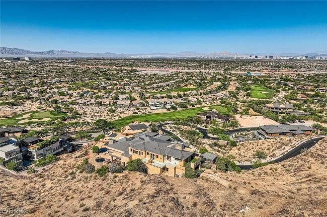 property at 5 Promontory Pointe Ln