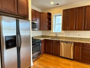 6150 N Ravenswood Ave, Unit 4 in Chicago, IL - Building Photo - Building Photo
