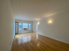 9006 Burton Way in Beverly Hills, CA - Building Photo - Building Photo