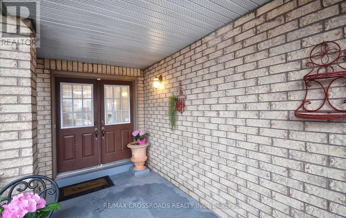 33 Holloway Rd in Markham, ON - Building Photo