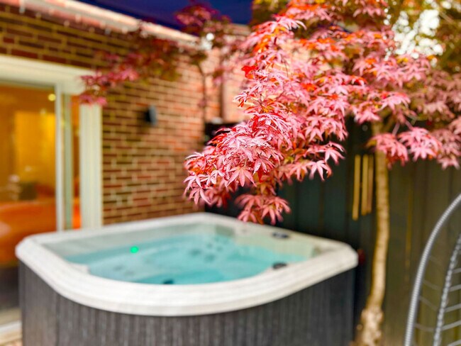 195 Soudan Ave, Unit SI ID1403809P in Toronto, ON - Building Photo - Building Photo