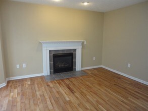 2058 River Birch Dr in Amelia, OH - Building Photo - Building Photo