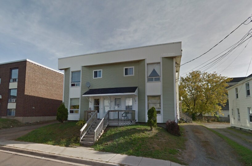 115-115 High St in Moncton, NB - Building Photo
