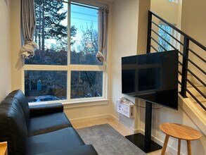 152 21st Ave E, Unit A in Seattle, WA - Foto de edificio - Building Photo