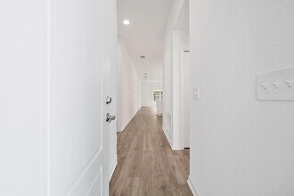 7664 Cheryl Ct in Okahumpka, FL - Building Photo - Building Photo