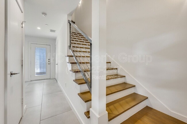 2711 Kimsey Dr in Dallas, TX - Building Photo - Building Photo