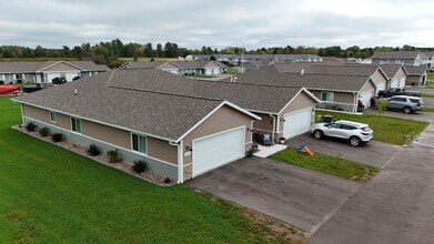 Alexander Estates in Merrill, WI - Foto de edificio - Building Photo