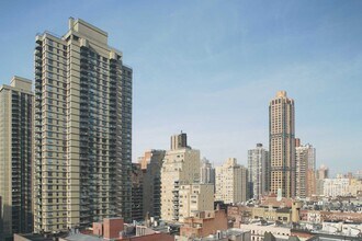 420 E 80th St in New York, NY - Building Photo - Building Photo