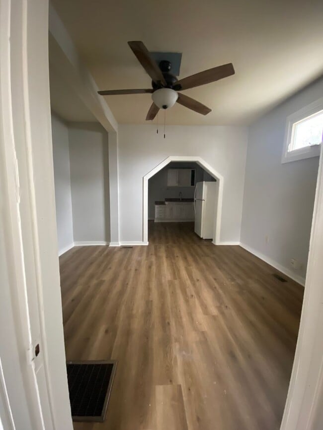 property at 710 N Mulberry St