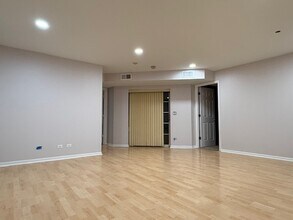 726 N Gary Ave in Carol Stream, IL - Foto de edificio - Building Photo