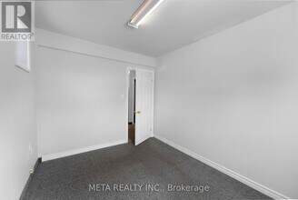 1641 Victoria Park Ave in Toronto, ON - Building Photo - Building Photo