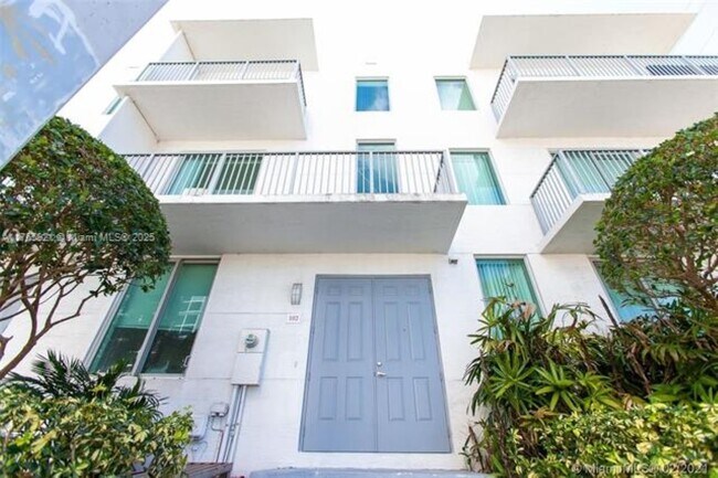 2150 Van Buren St in Hollywood, FL - Building Photo - Building Photo