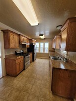 305 S Meridian Rd in Meridian, ID - Building Photo