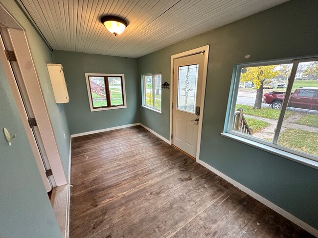 414 5th Ave NW in Minot, ND - Building Photo - Building Photo