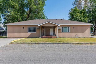 920 W Entiat Ave in Kennewick, WA - Building Photo