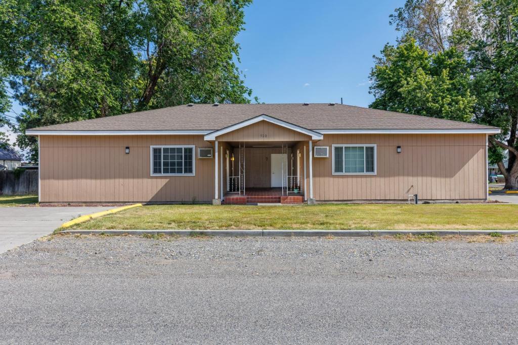 920 W Entiat Ave in Kennewick, WA - Building Photo