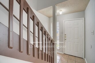 7517 Oak Chase in San Antonio, TX - Building Photo - Building Photo
