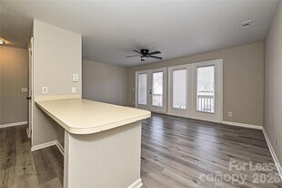 6156 Meadow Rose Ln in Charlotte, NC - Building Photo