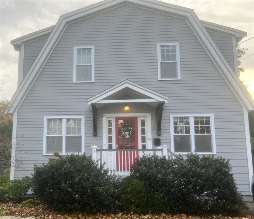 41 Pilgrim Rd in Marblehead, MA - Foto de edificio