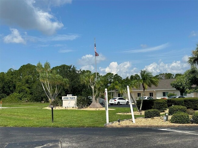 12538 SW Kingsway Cir, Unit 403 in Lake Suzy, FL - Building Photo - Building Photo