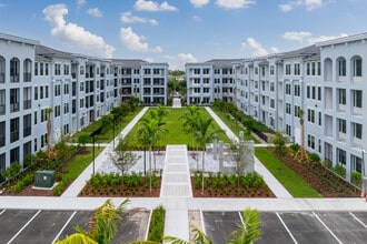 Maren Apartments in North Venice, FL - Foto de edificio - Building Photo
