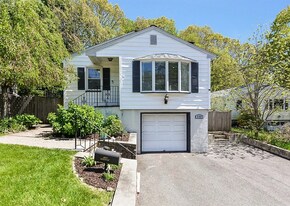 546 Poplar St in Boston, MA - Building Photo