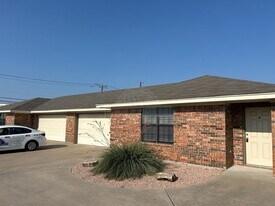 900 McDaniel Cir in Killeen, TX - Building Photo