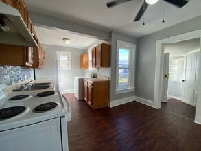 1-198 1/2 E High St in London, OH - Building Photo - Building Photo