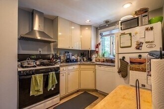 19 Grew Hill Rd, Unit 2 in Boston, MA - Building Photo - Building Photo