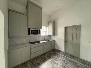 8 Miller Ave in Mission, TX - Foto de edificio - Building Photo