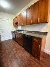 2001 Commonwealth Ave, Unit 1 in Boston, MA - Foto de edificio - Building Photo