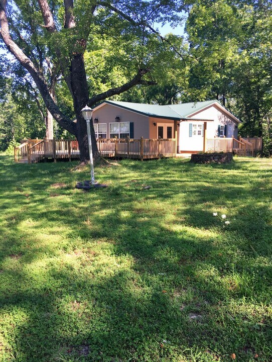 22315 Restful Ln in Waynesville, MO - Building Photo