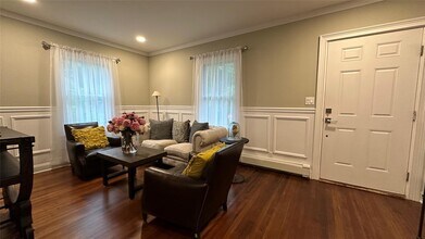 37 Grace St in Oyster Bay, NY - Building Photo - Building Photo