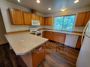 324 NE Whitman St in Pullman, WA - Foto de edificio - Building Photo