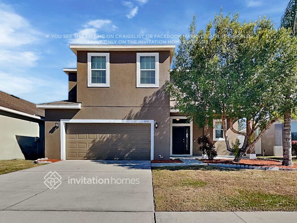 5252 Krenson Woods Way in Lakeland, FL - Foto de edificio