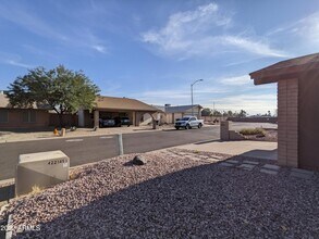 10044 N 39th Ln in Phoenix, AZ - Foto de edificio - Building Photo