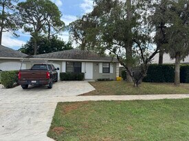 1015 Staghorn St in Wellington, FL - Building Photo