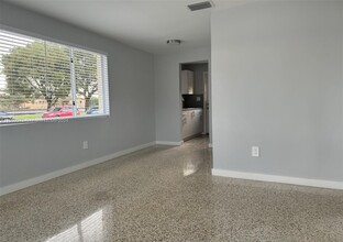 575 E 22nd St in Hialeah, FL - Building Photo - Building Photo