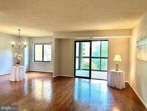 3310 N Leisure World Blvd in Silver Spring, MD - Building Photo - Building Photo