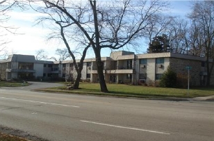 Chandelier Apartments in Libertyville, IL - Building Photo - Building Photo