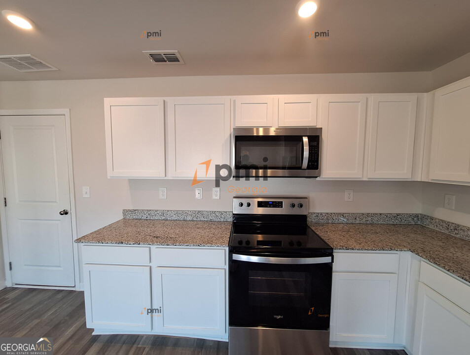 127 Maple Dr in Milner, GA - Building Photo
