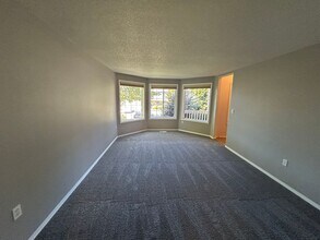 4015 SE 170th Ct in Vancouver, WA - Building Photo - Building Photo