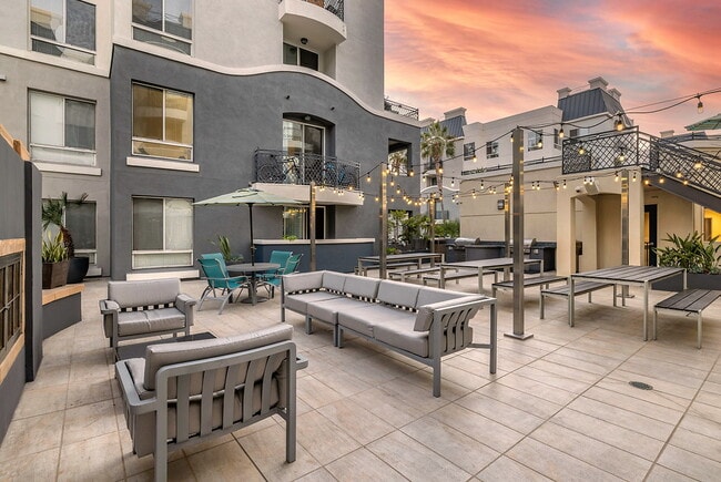 AQUA Marina del Rey in Marina Del Rey, CA - Foto de edificio - Building Photo