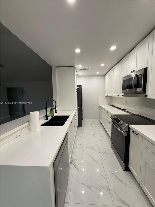 11220 SW 125th Pl in Miami, FL - Building Photo