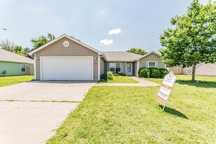 1779 W 14th St in Junction City, KS - Building Photo