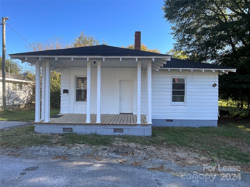 549 5th St in Chester, SC - Building Photo